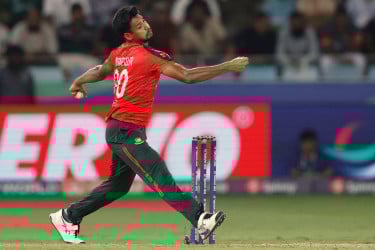 টি-টোয়েন্টিতে সাকিবকে টপকে শীর্ষে মুস্তাফিজ