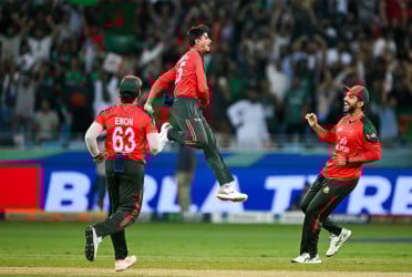 শুরুতেই পাকিস্তানকে চেপে ধরলো টাইগাররা
