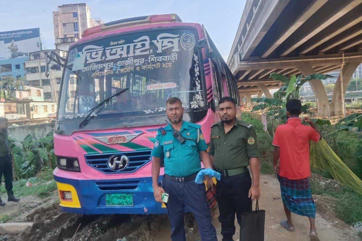 বিআরটিএর অভিযানে সাতটি বাস ডাম্পিংয়ে