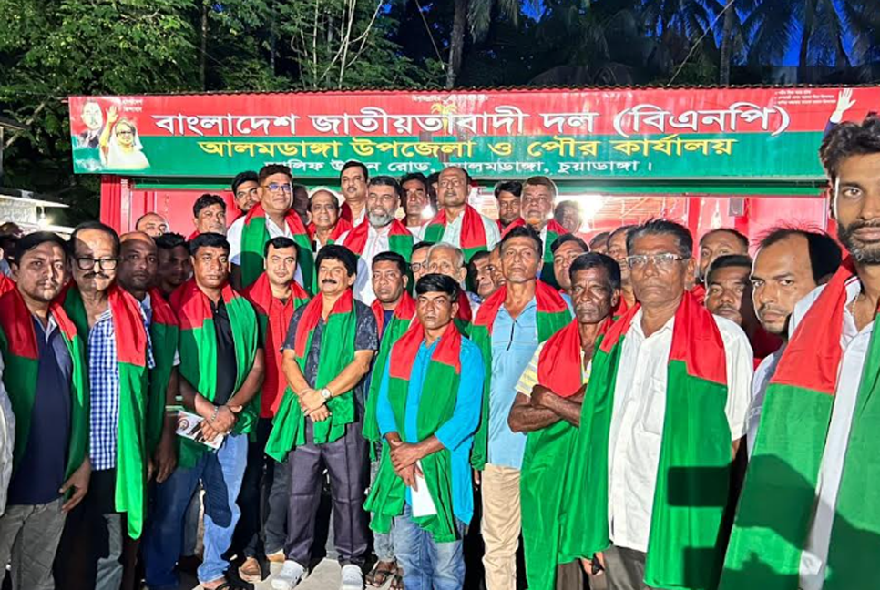 চুয়াডাঙ্গায় দুর্গাপূজায় বিএনপির শুভেচ্ছা উপহার বিতরণ