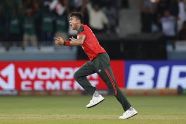 আন্তর্জাতিক টি-টোয়েন্টিতে তাসকিনের উইকেটের সেঞ্চুরি