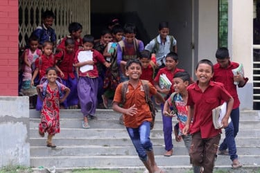 ১২ দিনের ছুটিতে নিম্নমাধ্যমিক ও মাধ্যমিক শিক্ষাপ্রতিষ্ঠানগুলোতে, প্রাথমিকে ৯ দিন