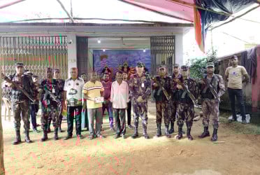 খাগড়াছড়ি ৩২ বিজিবি অধিনায়কের পূজামণ্ডপ পরিদর্শন