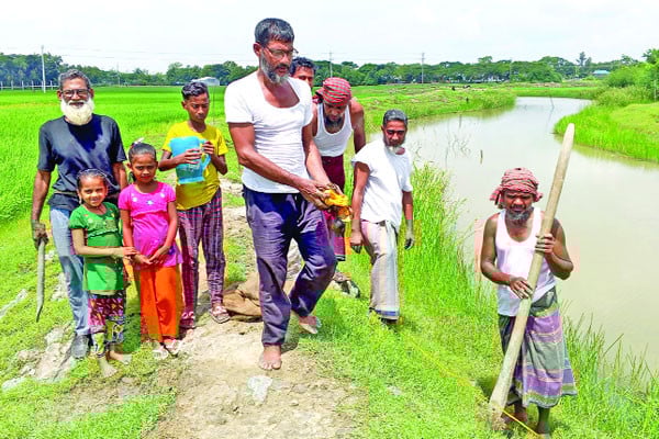 দেড় হাজার তালের বীজ রোপণ