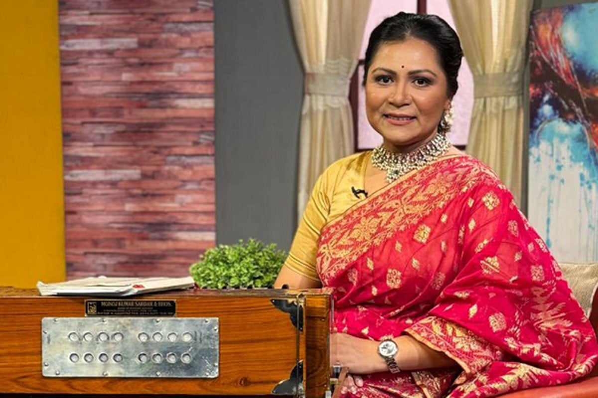 ডি এল রায়ের গানে কণ্ঠ দিলেন সঞ্চিতা রাখি