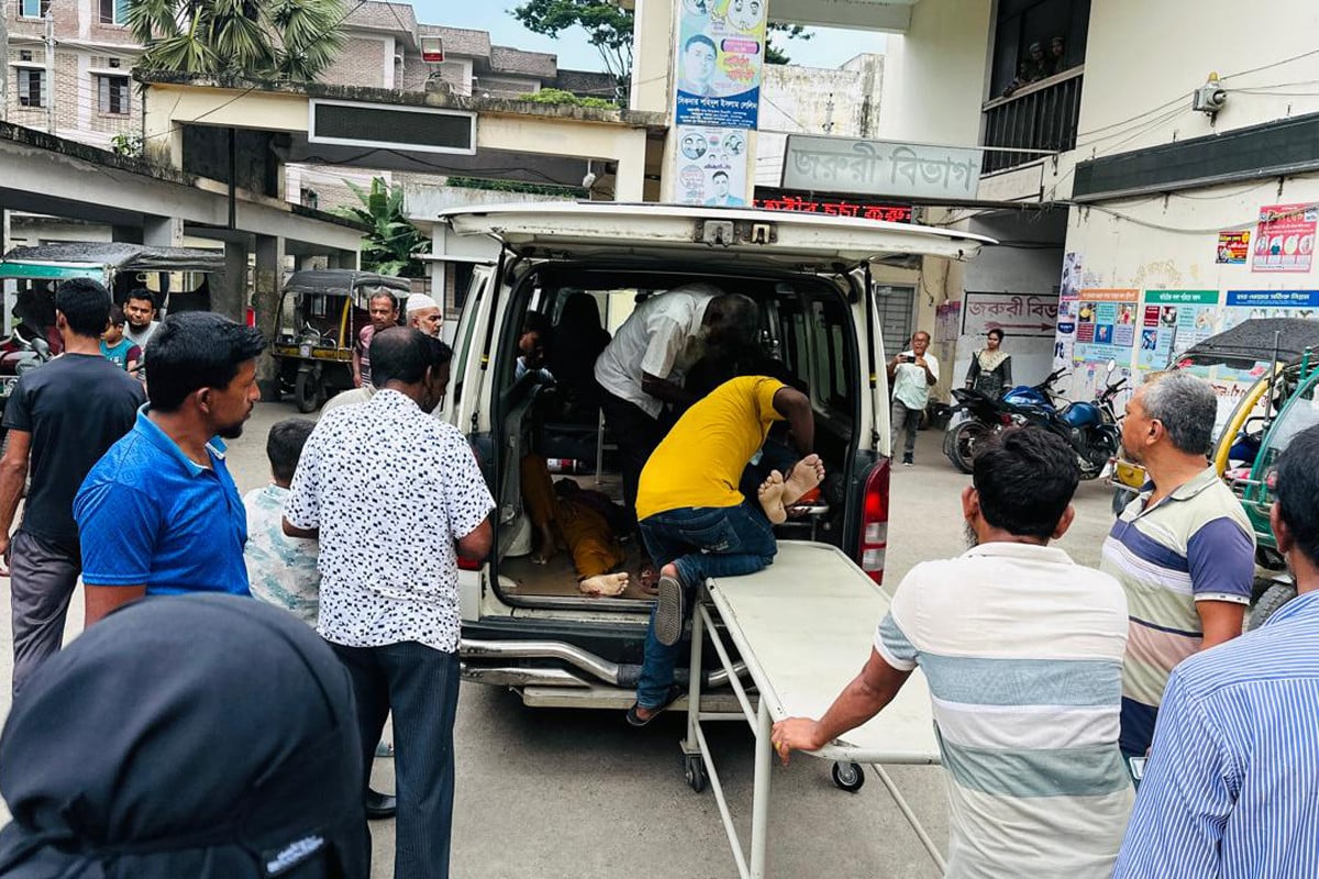 গোপালগঞ্জে বাস-ইজিবাইক মুখোমুখি সংঘর্ষ, নিহত ৪