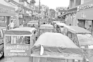 অটোরিকশার দাপট, তীব্র যানজট