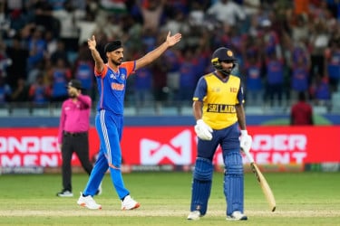 সুপার ওভারের রোমাঞ্চকর ম্যাচে শ্রীলঙ্কাকে হারাল ভারত
