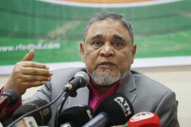 নির্বাচনে কোনো দল বা ব্যক্তির পক্ষে কাজ করা যাবে না: সিইসি