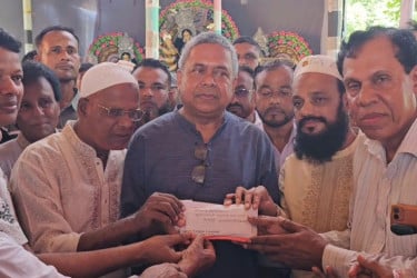 শ্রীপুরে ২২ পূজামণ্ডপে বিএনপির উপহার