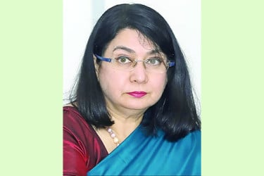 ব্যবসায়ীদের ঢালাও ব্যাংক হিসাব জব্দ ঠিক নয়