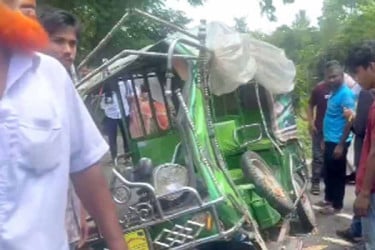 বাস-ইজিবাইক সংঘর্ষে নিহত ৪