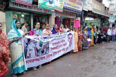 হাতুড়িপেটায় প্রধান শিক্ষকের পা ভেঙে দেওয়ার ঘটনার দৃষ্টান্তমূলক শাস্তির দাবি