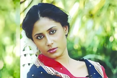 ঢাকার ছবিতে কেন অভিনয় করতে পারলেন না - স্মিতা পাতিল