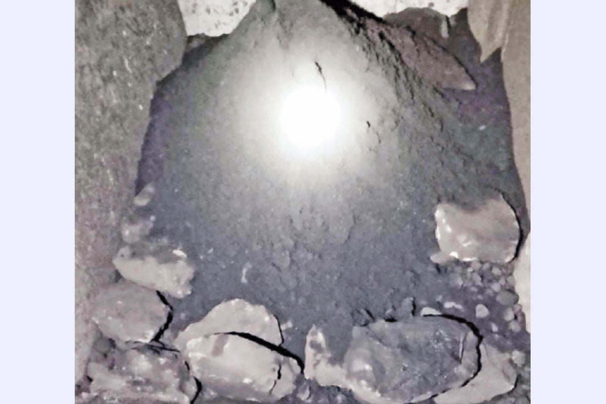 নিম্নমানের কয়লায় বিপর্যয়ের শঙ্কা