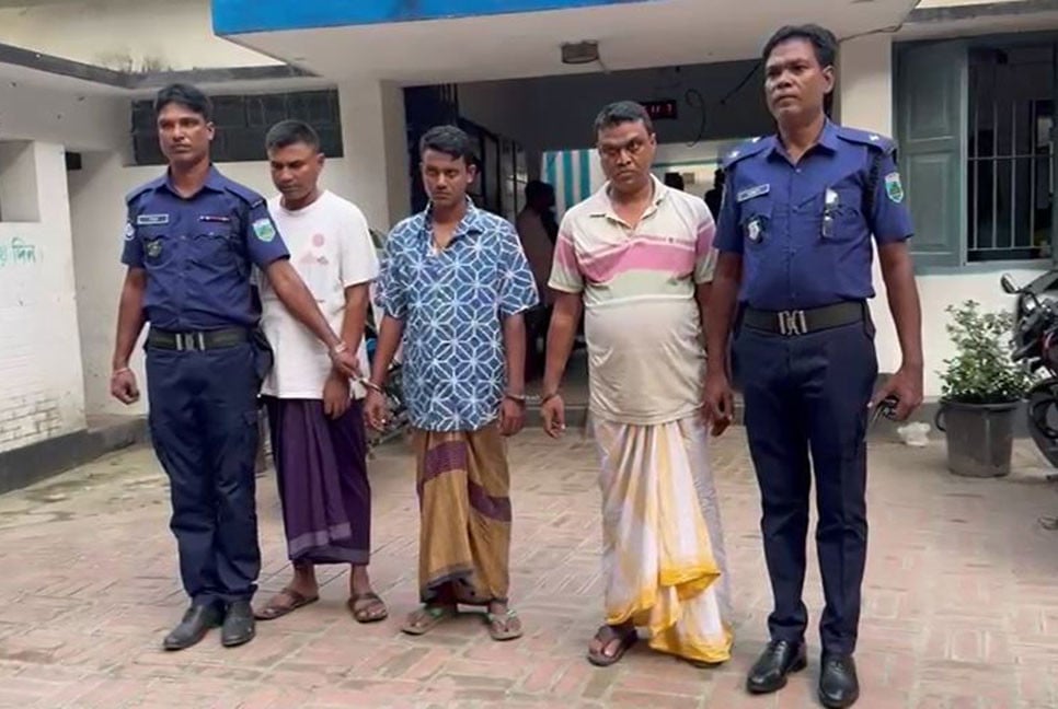 সিরাজগঞ্জে তিন মাদক কারবারি গ্রেফতার