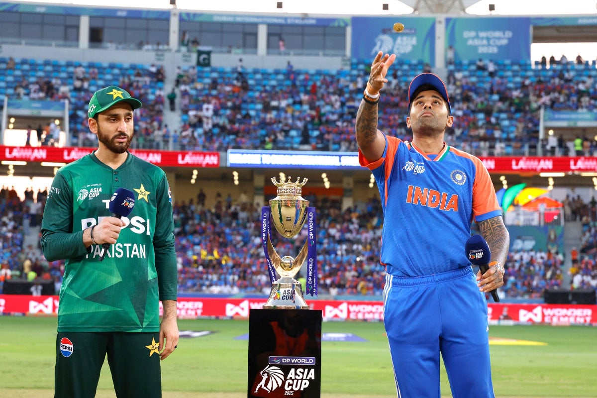 এশিয়া কাপের ফাইনালে টসে জিতে ফিল্ডিংয়ে ভারত