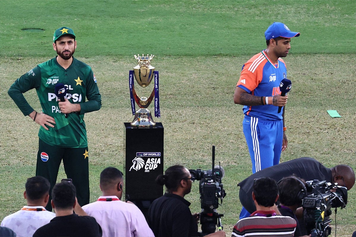 ফাইনালেও হাত মেলালেন না ভারত-পাকিস্তানের দুই অধিনায়ক