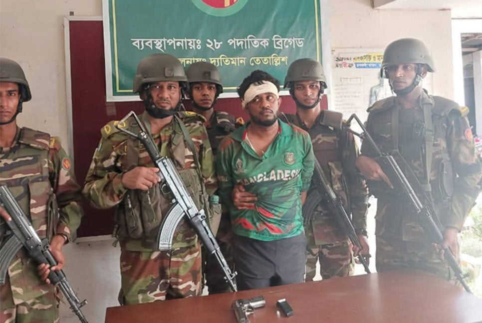 বরিশালে পিস্তলসহ যুবক আটক