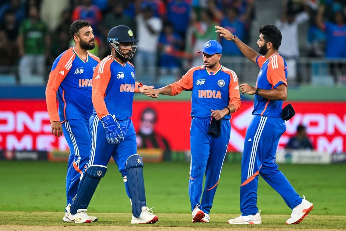 টানা পাঁচ ওভারে ৬ উইকেট হারিয়ে চাপে পাকিস্তান