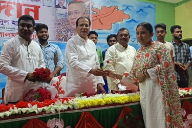 লালমনিরহাটে বৈষম্যবিরোধী আন্দোলনের চার শতাধিক শিক্ষার্থীর ছাত্রদলে যোগদান