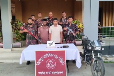 মহেশপুরে ৪ স্বর্ণের বারসহ দুই চোরাকারবারি গ্রেফতার