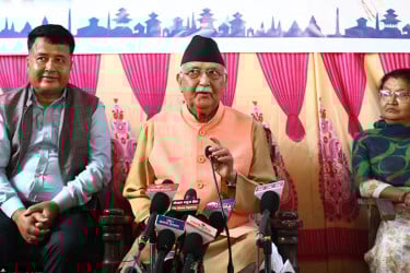 এবার প্রকাশ্যে এলেন নেপালের ক্ষমতাচ্যুত প্রধানমন্ত্রী, জানালেন 'পালাবেন না'