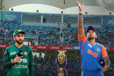 এশিয়া কাপের ফাইনালে টসে জিতে ফিল্ডিংয়ে ভারত