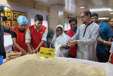 চট্টগ্রামে বিদ্যানন্দের ‘১০ টাকায় পূজার বাজার’