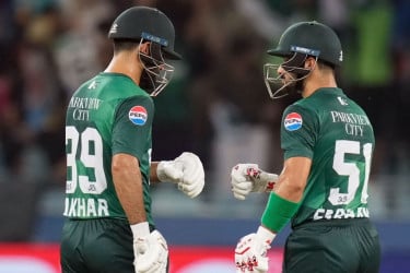 ফারহান-ফখরের জুটিতে ভালো সূচনা পাকিস্তানের