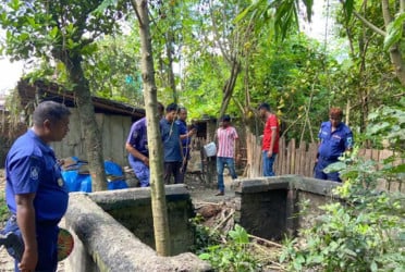 চাঁপাইনবাবগঞ্জে কবরস্থানে ককটেল বিস্ফোরণ