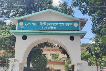ঠাকুরগাঁওয়ে একদিনে হাসপাতালে সাপে কাটা ৬ রোগী ভর্তি, একজন এলেন বিষধর সাপ নিয়ে