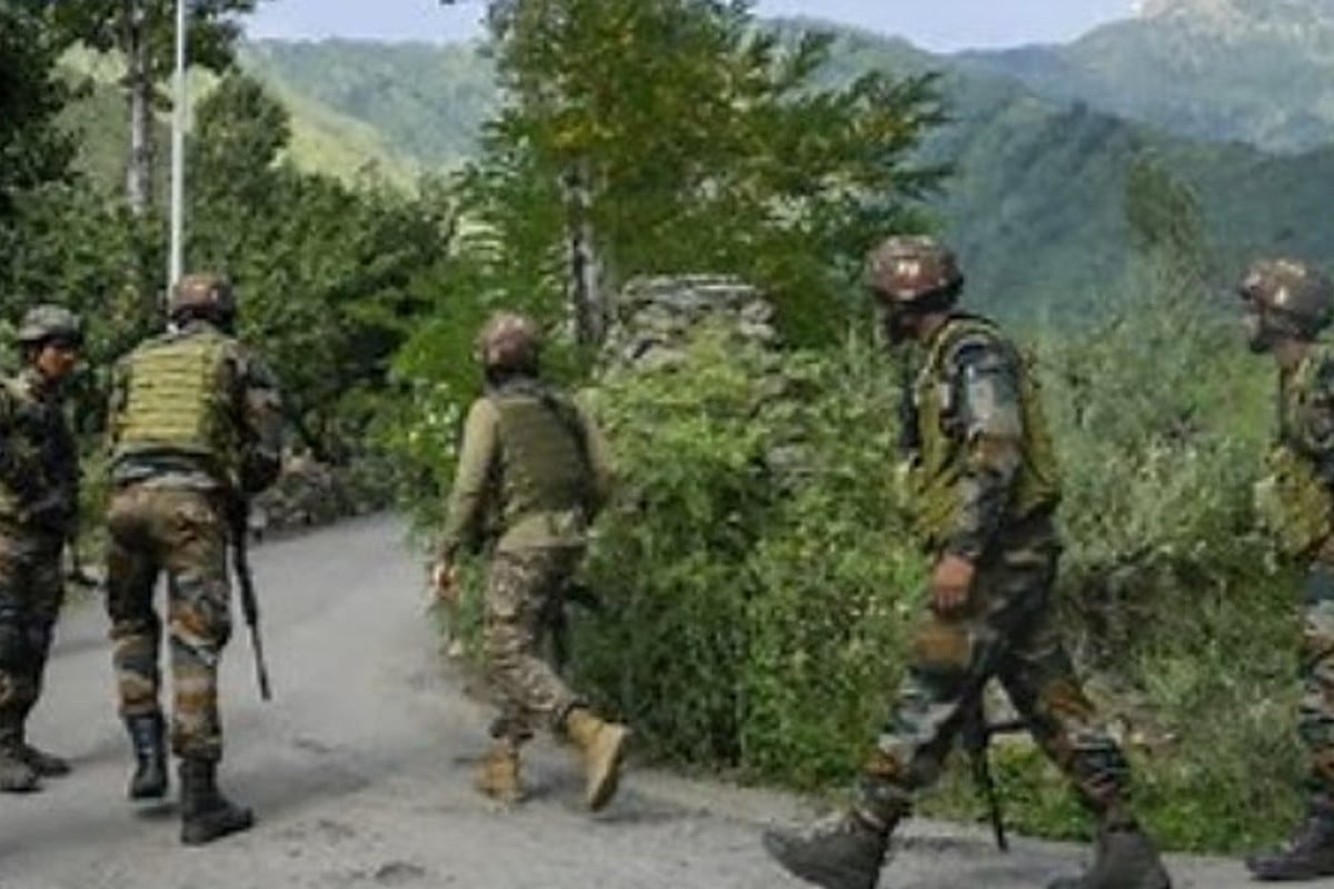 কাশ্মীরে বন্দুকযুদ্ধ, চলছে চিরুনি তল্লাশি
