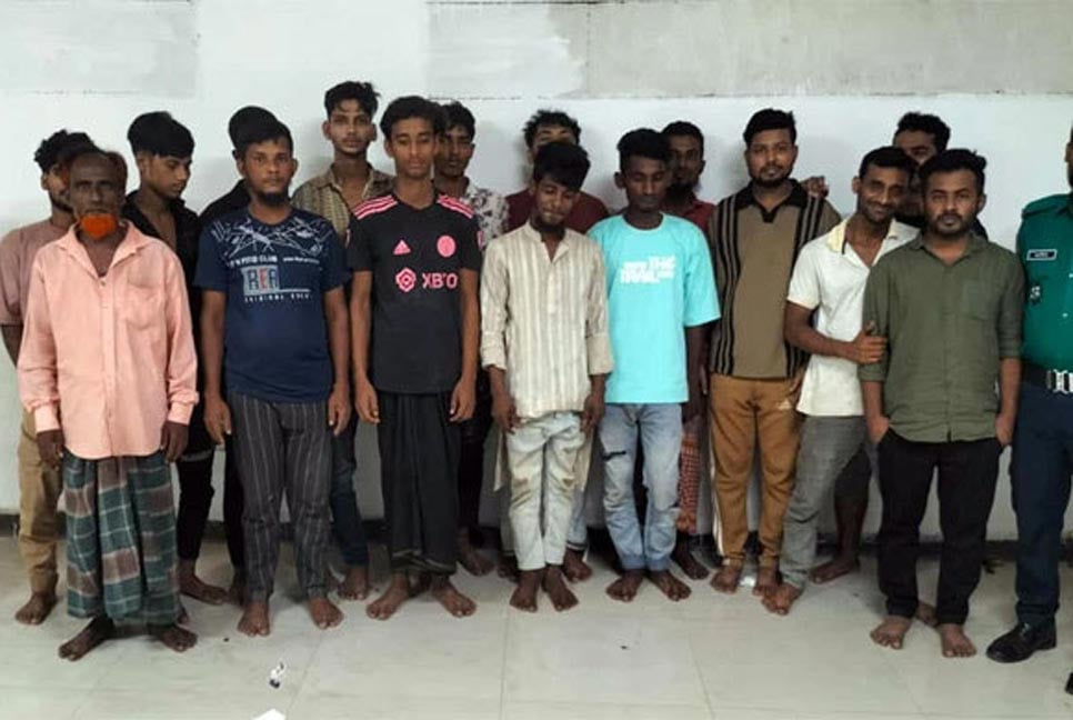 রাজধানীর মোহাম্মদপুরে বিশেষ পুলিশি অভিযানে গ্রেফতার ১৬