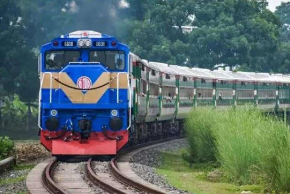 ৫ ঘণ্টা পর ঢাকার সঙ্গে উত্তরবঙ্গের ট্রেন চলাচল স্বাভাবিক