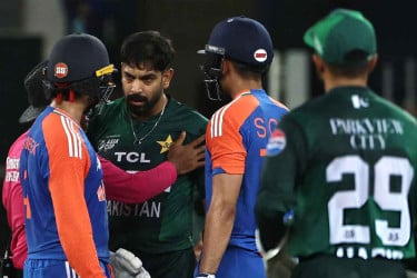 খেলা শুরুর আগেই ভারতকে অসম্মান? অভিযোগ দুই পাক তারকার বিরুদ্ধে