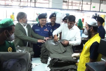 নারায়ণগঞ্জে আরএস কম্পোজিট কারখানা পরিদর্শনে শিল্প পুলিশ প্রধান