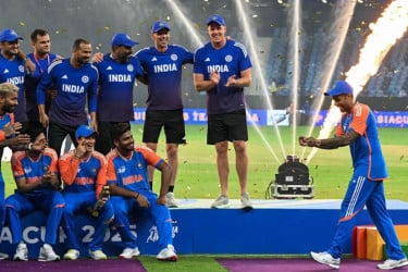 যত দ্রুত সম্ভব ট্রফি ও মেডেল ভারতে পাঠিয়ে দিন, নাকভিকে বিসিসিআই