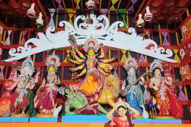 ঢাকের তালে বাড়ছে উৎসবের আমেজ