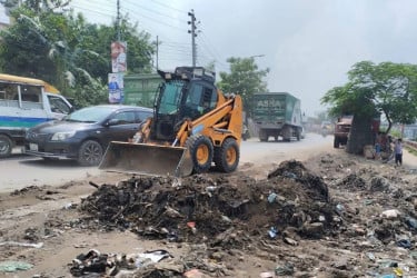 প্রতিমা বিসর্জনের স্থান পরিষ্কার করছে ডিএনসিসি