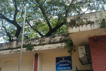 জাতীয় পতাকা ছাড়াই চলছে সাব-রেজিস্ট্রার অফিস