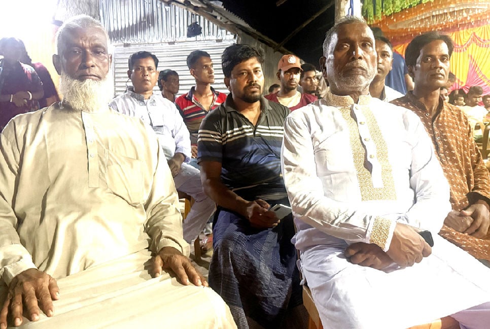 নওগাঁয় দুর্গাপূজার মণ্ডপ পাহারায় বিএনপি নেতারা