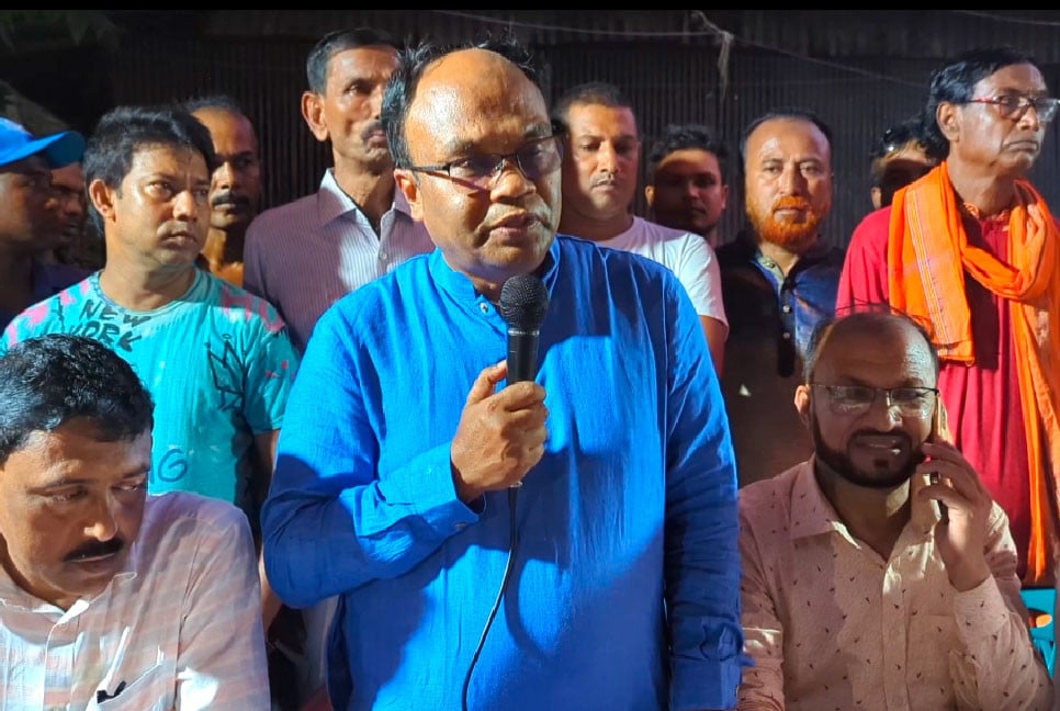 মোংলায় দুর্গাপূজায় শুভেচ্ছা ও উপহার সামগ্রী বিতরণ করল উপজেলা বিএনপি