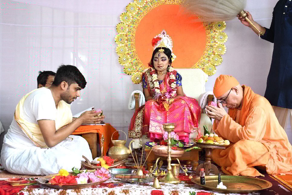 যশোরে কুমারী পূজায় ভক্তদের বিশ্বশান্তি কামনা