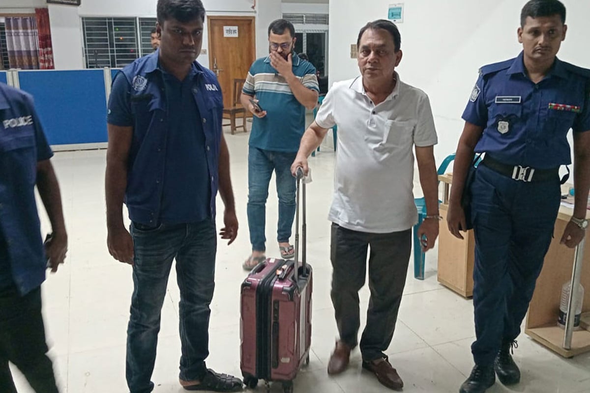 ভারতে পালানোর সময় দর্শনা চেকপোস্টে আওয়ামী লীগ নেতা আটক