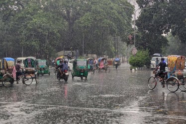 ঢাকায় দুপুর ১টার মধ্যে বজ্রসহ বৃষ্টি হতে পারে