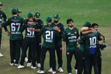 ভারতের কাছে পরাজয়ের পর ক্রিকেটারদের বিদেশি লিগ খেলা বন্ধ করলো পিসিবি