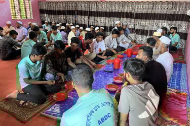 এতিমখানায় ‘একবেলা আহার প্রজেক্টে’ স্বেচ্ছাসেবকদের উদারতা