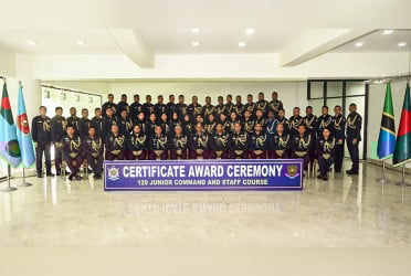 বাংলাদেশ বিমান বাহিনীর ১২৯তম জুনিয়র কমান্ড ও স্টাফ কোর্সের সনদপত্র বিতরণ