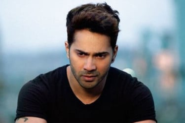বরুণ ধাওয়ানের গাড়ি ধাক্কায় পথচারী আহত